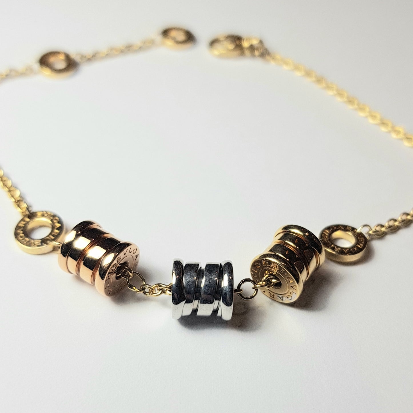 BVLGARI - Bracciale in oro giallo 18k B.zero1 con 3 pendenti