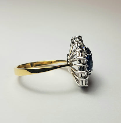 Anello in oro giallo e bianco18k con zaffiro naturale ct. 3,42 e diamanti naturali  taglio brillante rotondo ct. 2,57 totali