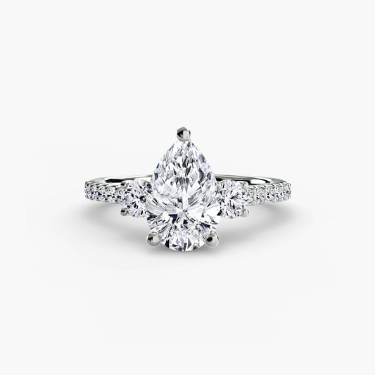 Anello trilogy con diamanti sul gambo 5
