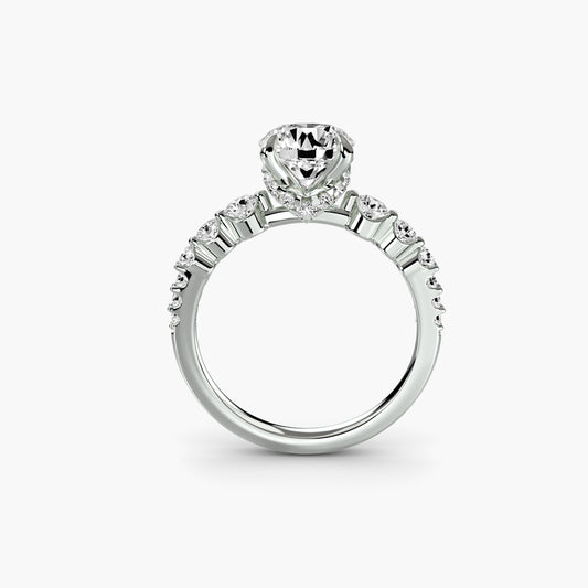 Anello solitario con diamanti laterali 2