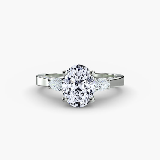 Anello trilogy con diamanti sul gambo